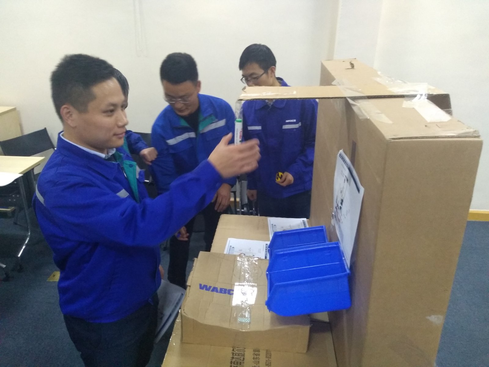 Treinamento prático de ergonomia em campo na China